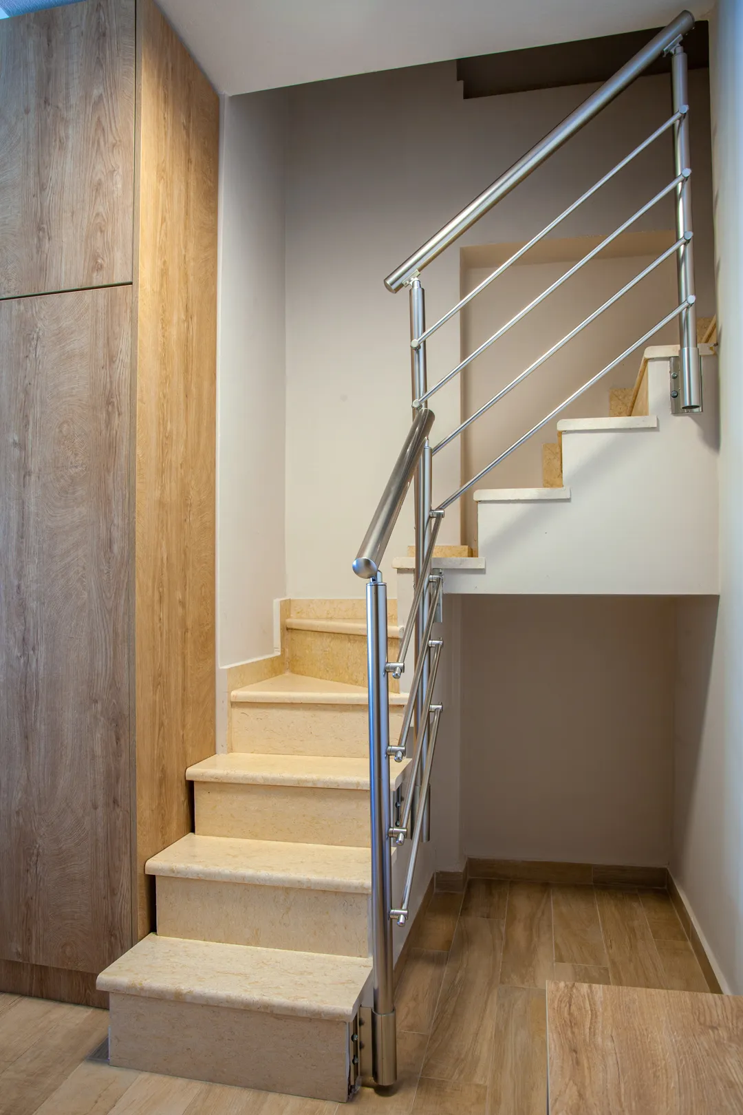 Tiara Holidays - Nikiti Comfort - superior maisonette stepenice